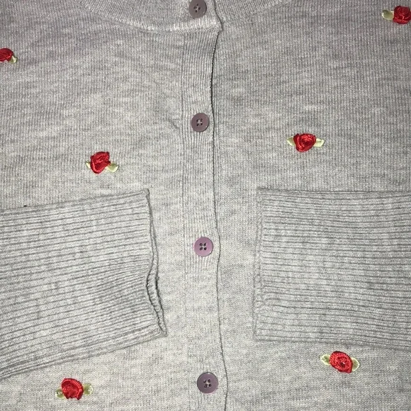 🆕Wild Fable Rosette Embroidered Button Down Gray Cardigan Various Sizes | NWT - Picture 3 of 8